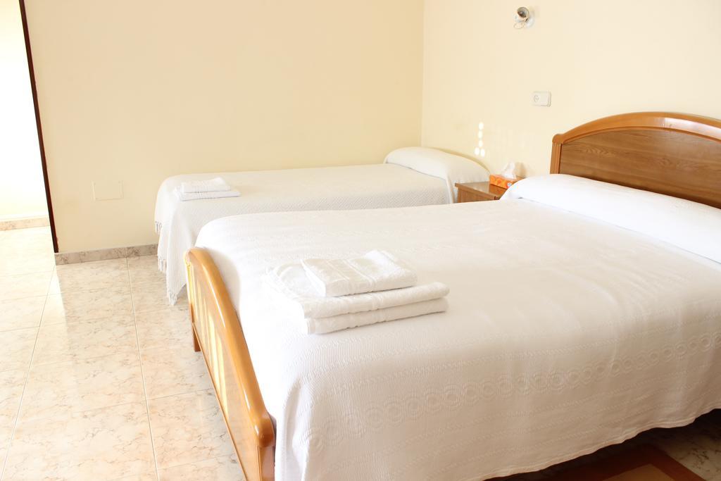 O Cruceiro Hotell Pontedeume Rum bild